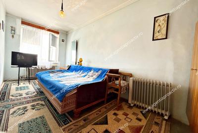 Apartament cu 3 camere decomandat în Central - 1