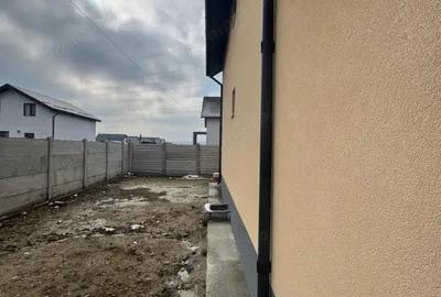 Casă cu 4 camere cu Teren 415 Mp în Central - 1