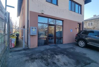 Spațiu comercial, de 32 mp, în Universității - 1