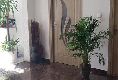 Apartament cu 3 camere decomandat în Central - 1