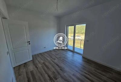 Casă cu 4 camere cu Canalizare în Central