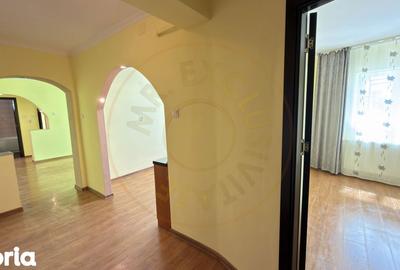 Apartament cu 3 camere semidecomandat în Central - 8