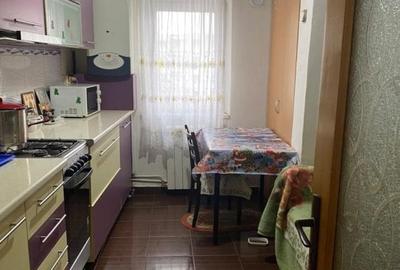 Apartament 3 camere zona Scolii 8 - 2