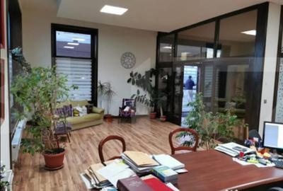 Spațiu comercial, de 93 mp, în Unirea - 14