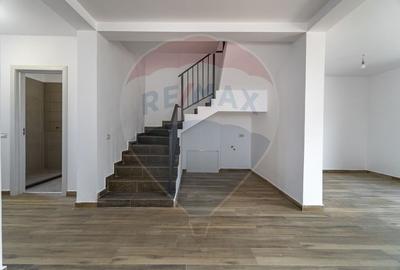 Casă cu 8 camere cu Teren 500 Mp în Tărlungeni - 21