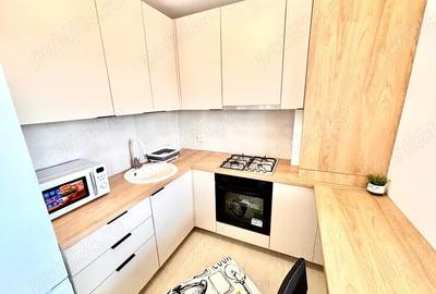 Garsonieră decomandată în Titan