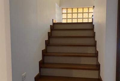 Casă cu 5 camere decomandat cu Canalizare în Central - 13