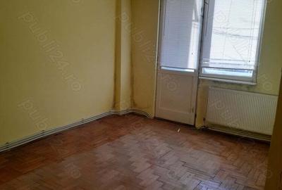 Apartament cu 4 camere decomandat et 2 - 7
