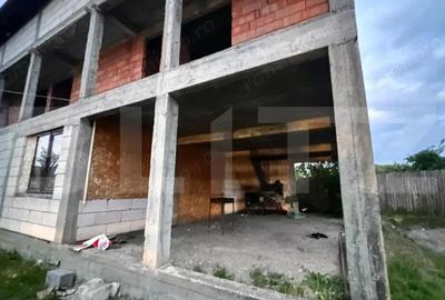 Casă cu 10 camere cu Teren 785 Mp în Central - 18