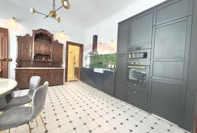 Apartament cu 3 camere semidecomandat, mobilat în Central - 2