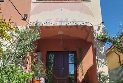 Casa / Vila cu 9 camere de vanzare in zona 1 Mai - 4