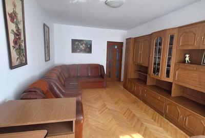 Apartament cu 3 camere decomandat, mobilat în Mircea cel Bătrân