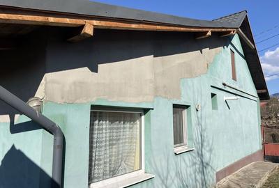 Casă cu 2 camere cu Teren 400 Mp în Central