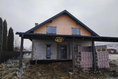 Casă cu 3 camere cu Teren 1690 Mp în Toplița - 9