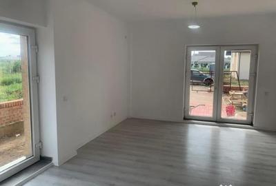 Casă cu 5 camere cu Teren 395 Mp în Malu Mare - 8