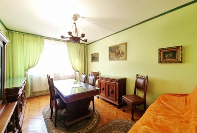 Apartament cu trei camere  zona Tiglina 1 et. 2 DECOMANDAT + GARAJ langa bloc - 1