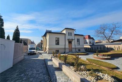 Casă cu 8 camere cu Canalizare în Titulescu - 1