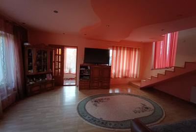 Casă cu 4 camere în Exterior Vest - 2