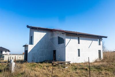 Casa / Vila cu 4 camere de vanzare /zona Baltag