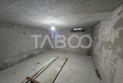 Casa de vacanta de vanzare 278mp curte 855mp Valea Avrigului - 21