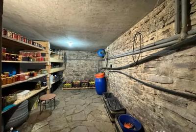 Casă cu 4 camere cu Teren 1000 Mp în Central - 2