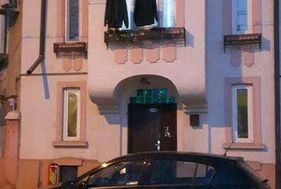 Vand casa la curte - 1