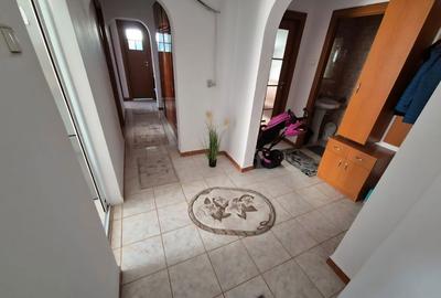 Apartament cu 4 camere decomandat în Central - 3