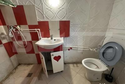 Casă cu 3 camere cu Teren 2760 Mp în Central - 1