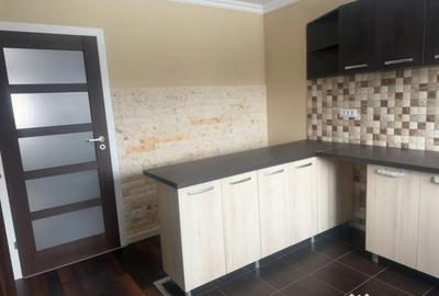 Casă cu 5 camere cu Teren 2000 Mp în Podari - 9
