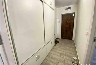 Ofer spre inchiriere aparatament 3 camere - 3