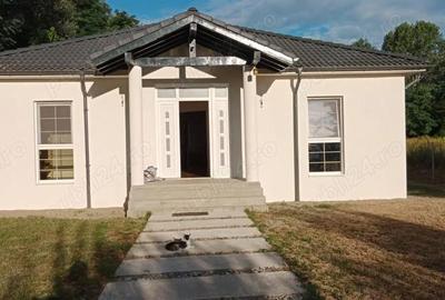 Casă cu 4 camere în Budești - 10