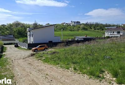 Teren de 575 mp, în Bradu