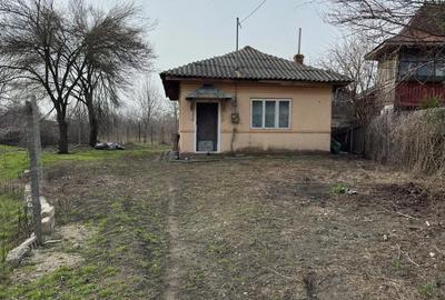 Casă cu 2 camere cu Teren 850 Mp în Central - 1