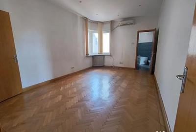Apartament cu 4 camere semidecomandat în P-ța Romană - 11