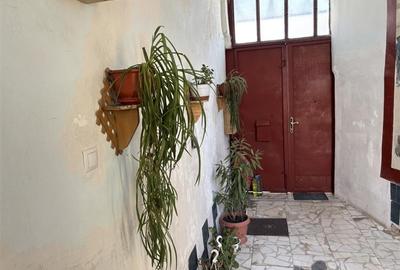 Casa central singur in curte  - 150 mp util - 411 mp curte - 8