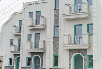 Casă cu 4 camere cu Canalizare în Otopeni - 2