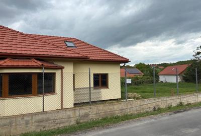 Casă cu 4 camere în Oncea - 1