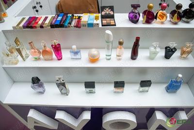Mobilier comercial tip insuli?a vitrine + spa?ii depozitare - 5
