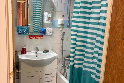 Apartament cu 3 camere decomandat în Valea Oltului