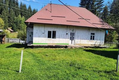 Casă cu 3 camere cu Teren 3000 Mp în Central - 1