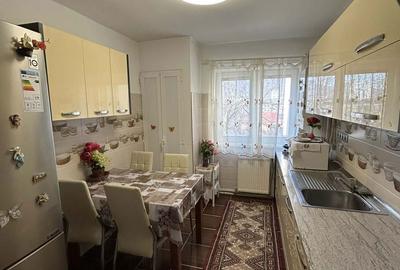 Apartament cu 3 camere semidecomandat în Traian - 2