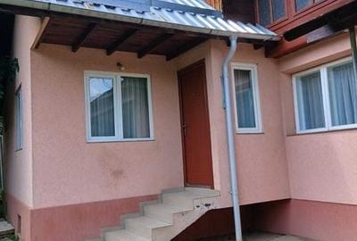 Casă cu 4 camere cu Teren 100 Mp în Izvoarele