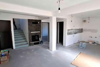 Casă cu 4 camere cu Teren 240 Mp în Câmpineanca