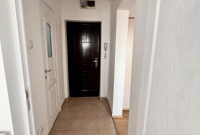 Apartament cu 2 camere decomandat în Apărătorii Patriei