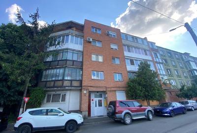 Apartament 4 camere, zona Miorita - 1