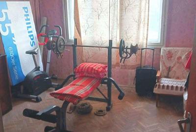Apartament cu 3 camere decomandat în Petros - 1