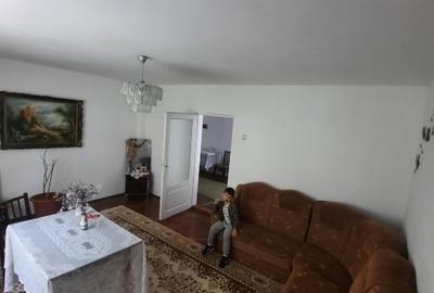 Casă individuală cu 3 camere cu Canalizare în Central - 1