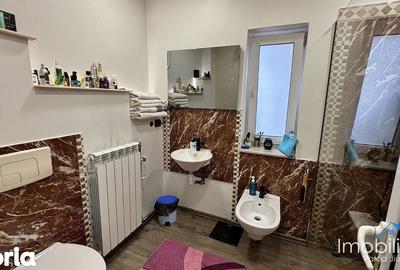 Casă cu 7 camere cu Teren 700 Mp în Petros - 4