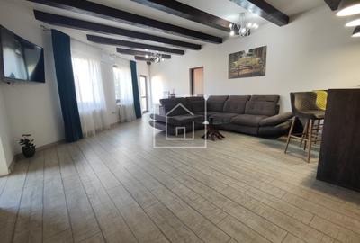 Apartament cu 3 camere semidecomandat în Central