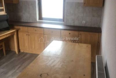 Casă cu 10 camere cu Teren 300 Mp în Cristian - 3